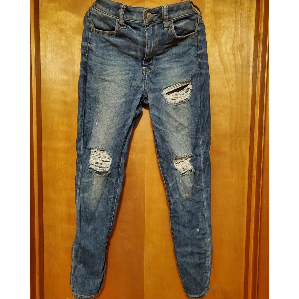 AMERICAN EAGLE DISTRESSED RIPPED SKINNY JEANS